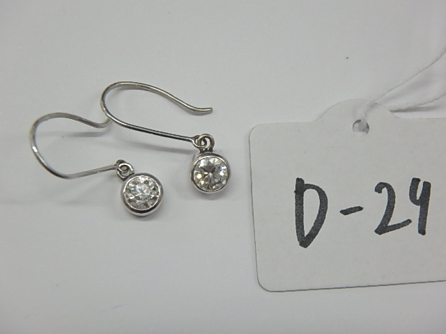 k18wg ピアス 1.6g ダイヤ0.322ct ダイヤ0.308ct