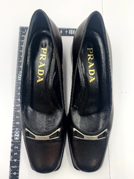 PRADA プラダ　ロゴシルバー金具パンプスチャンキーヒール