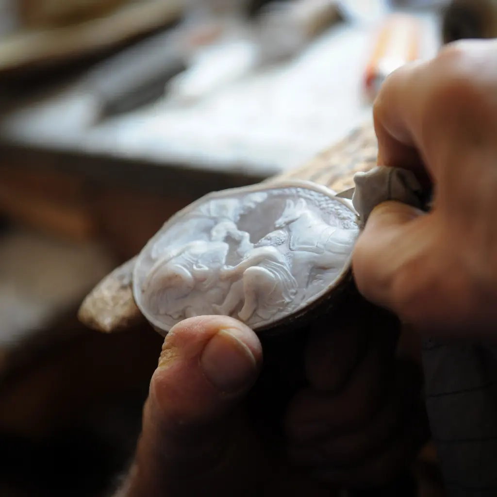 シェルカメオの高価買取ならラフテルがおすすめ！最新の買取価格から