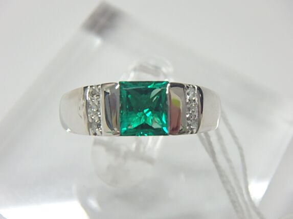 k18wg エメ 5.7g 0.55ct 0.08ct