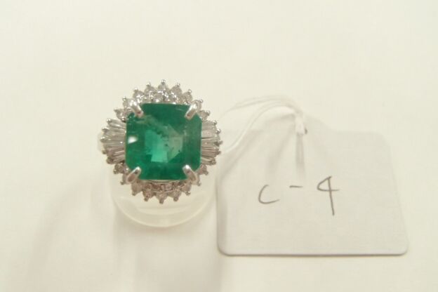 pt900 エメラルド 総重量13.2g 　エメラルド4.45ct　ダイヤモンド 1.01ct