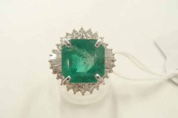 pt900 エメラルド 総重量13.2g 　エメラルド4.45ct　ダイヤモンド 1.01ct