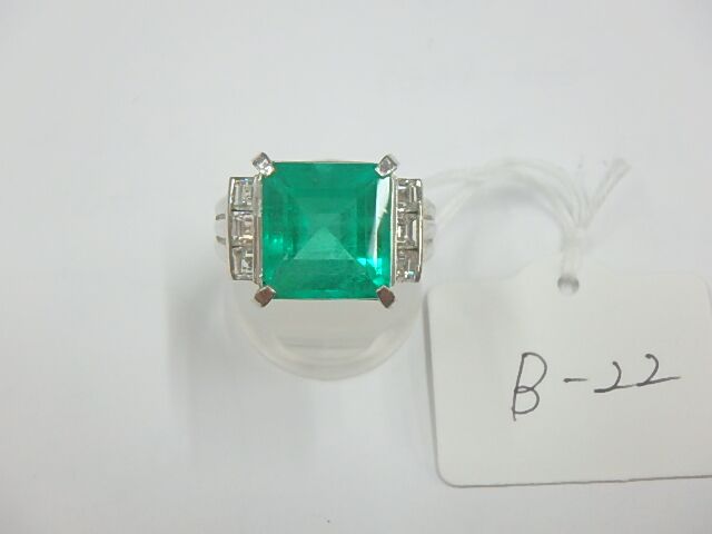 pt900 エメラルド 総重量12.7g エメラルド6.2ct ダイヤモンド0.92ct 