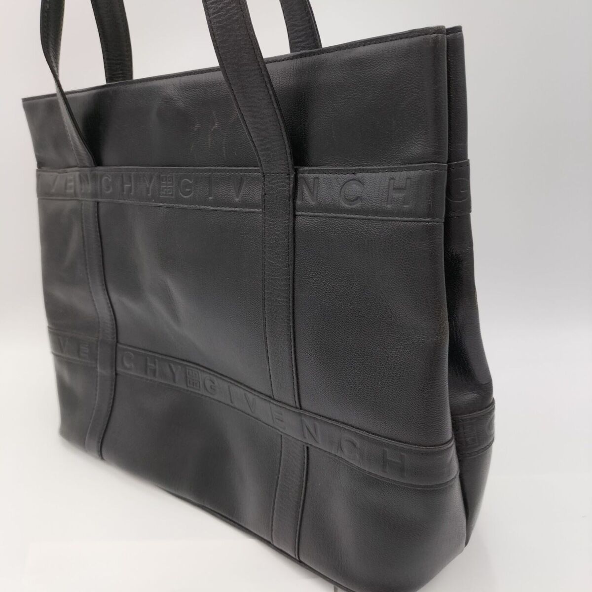 ジバンシー GIVENCHY トートバッグ ブラック レザー 型押しロゴ　
