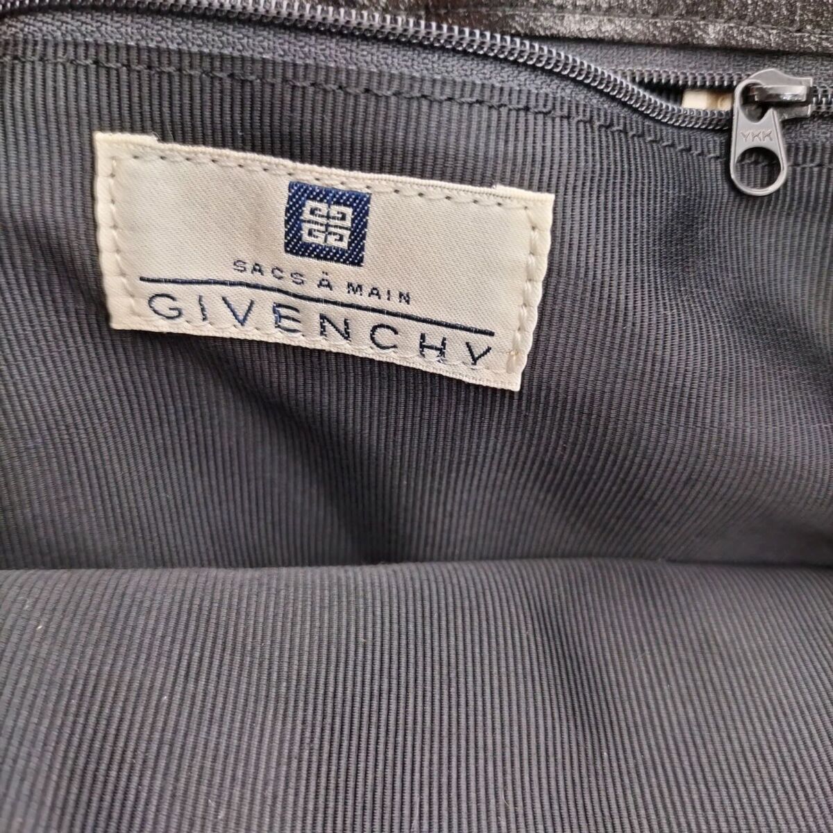 ジバンシー GIVENCHY トートバッグ ブラック レザー 型押しロゴ　