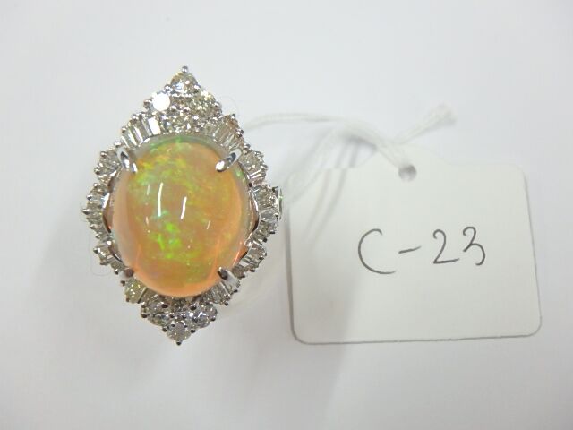 Pt900オパールリング　10.4g　OP9.22ct　D0.164ct　D1.40ct
