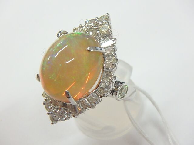 Pt900オパールリング　10.4g　OP9.22ct　D0.164ct　D1.40ct