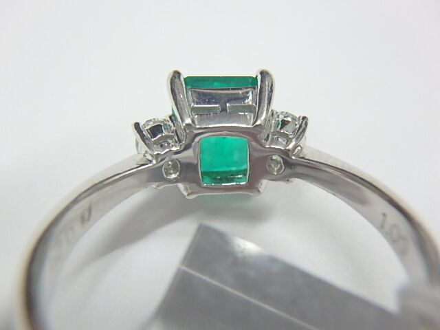 pt900 エメ 4.9g 1.09ct 0.21ct