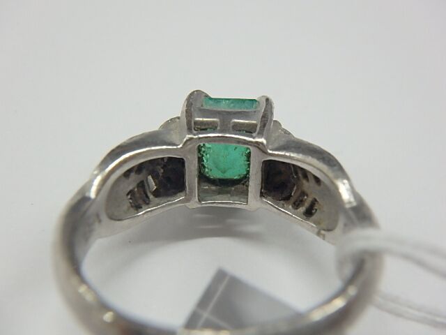 pt900 エメ 8.4g 1.77ct 0.43ct