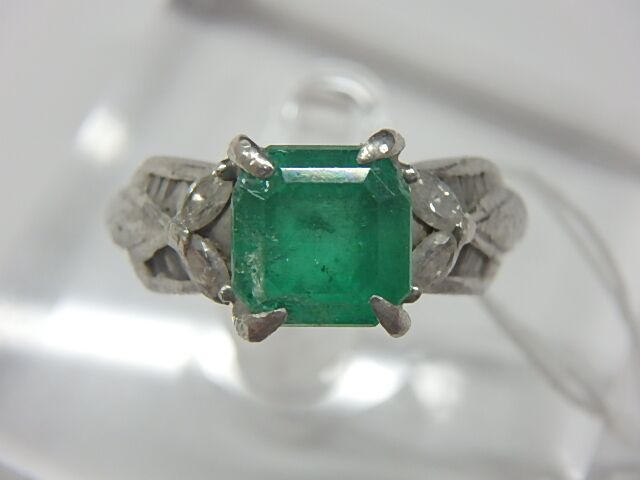 pt900 エメ 8.4g 1.77ct 0.43ct