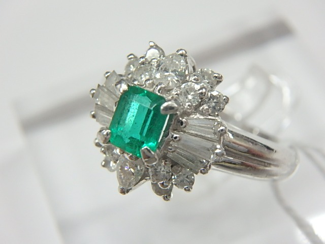 地金pt900 エメラルド 0.33ct メレダイヤ0.55ct 総重量6.5g