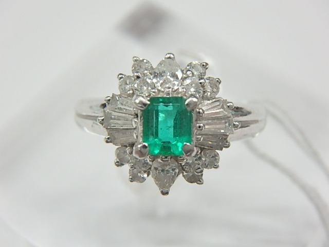 地金pt900 エメラルド 0.33ct メレダイヤ0.55ct 総重量6.5g