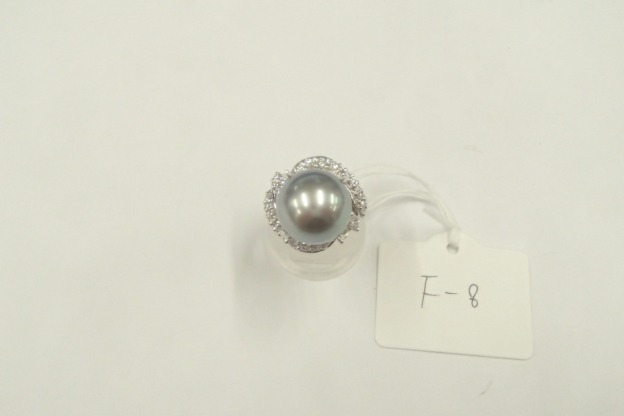 Pt900 D0.41ct 12.4g  黒蝶真珠 12.5mm