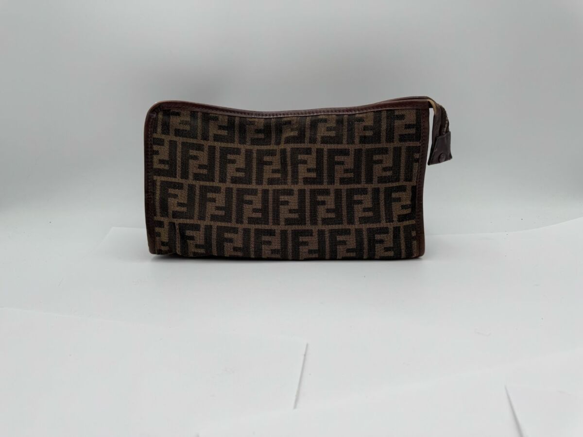 FENDI フェンディ ズッカ柄 ポーチ 化粧ポーチ 小物入れ キャンバス