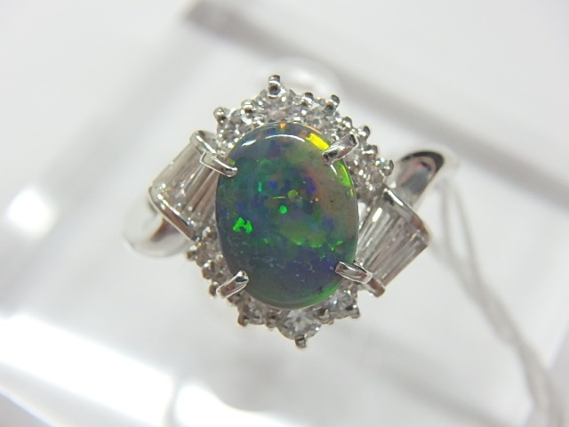 pt900 4.3gオパール  0.95ct メレダイヤ0.44ct 
