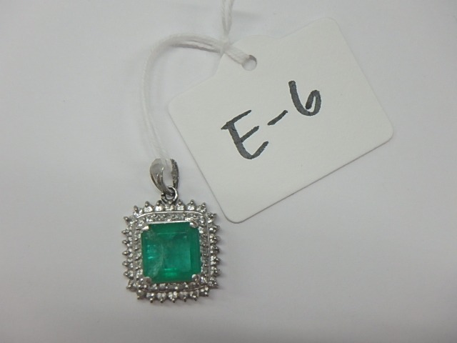 pt900 8.1g ペンダントトップ エメラルド2.21ct メレダイヤ0.70ct