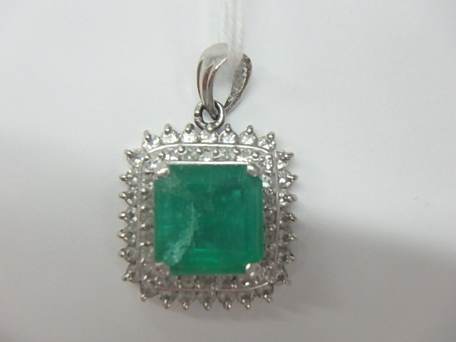 pt900 8.1g ペンダントトップ エメラルド2.21ct メレダイヤ0.70ct