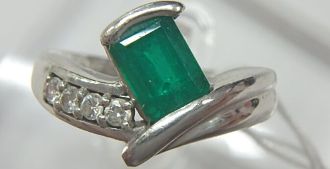 エメラルド　リング