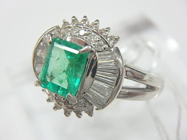 pt900 エメラルド　7g  0.82ct 0.68ct リング