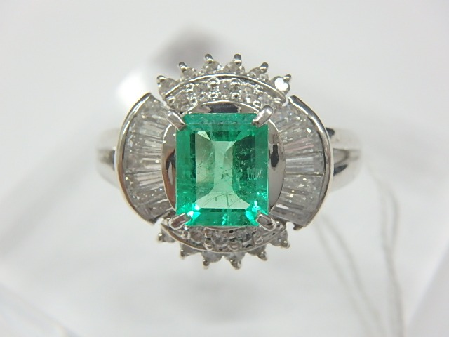 pt900 エメラルド　7g  0.82ct 0.68ct リング