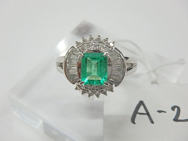 pt900 エメラルド　7g  0.82ct 0.68ct リング