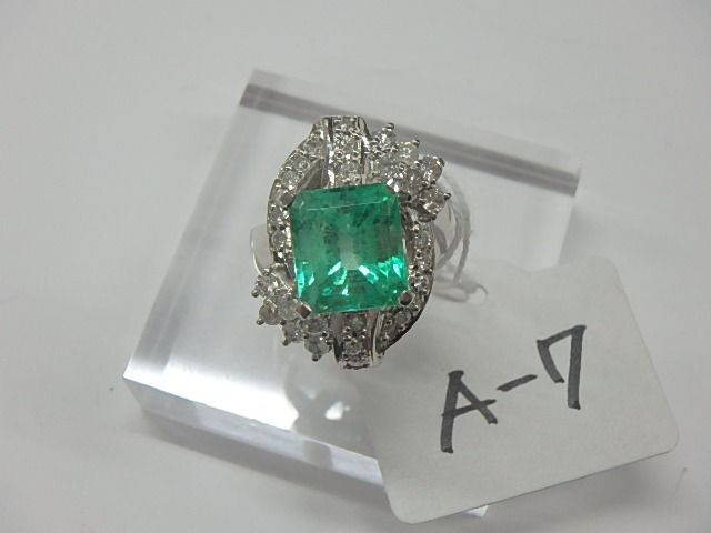 pt900 エメ 13.7g 4.05ct 0.75ct 