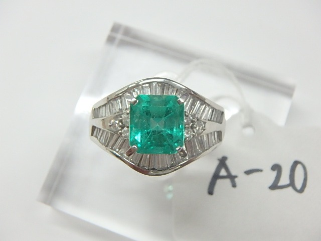 pt900 エメ 13.1ct脇石 1.95ct 1.20ct 