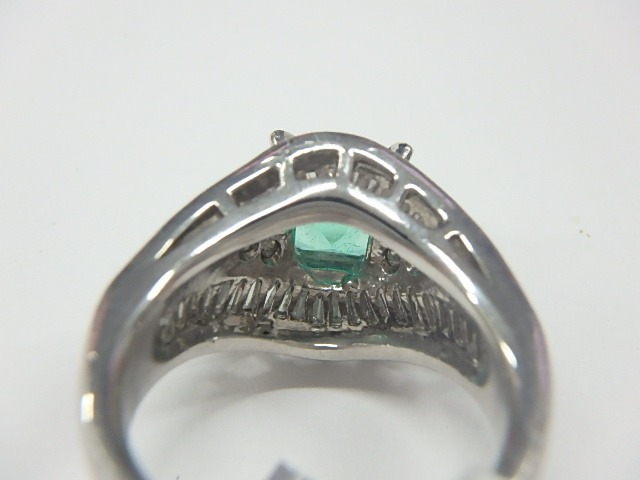 pt900 エメ 13.1ct脇石 1.95ct 1.20ct 