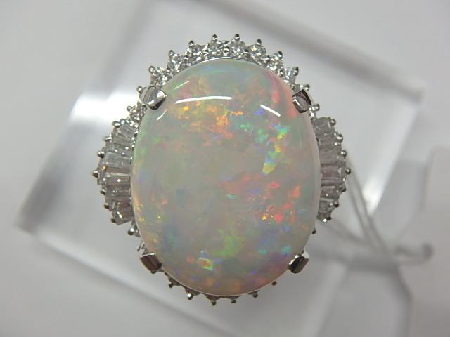 pt900 オパール 13.8g 8.790ct 0.84ct