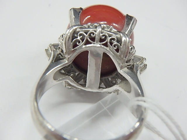 pt900 19.5g サンゴ 15.7mm 脇石0.52ct 