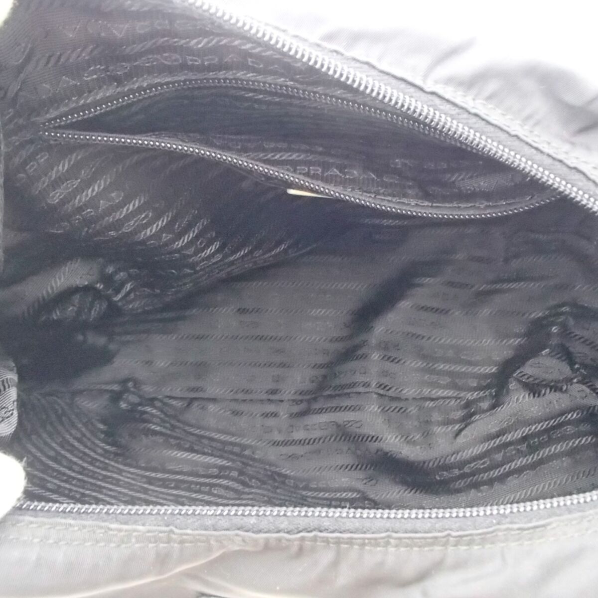 プラダ PRADA ナイロン テスート メッセンジャー 斜め掛け ショルダー バッグ BT0523 ブラック