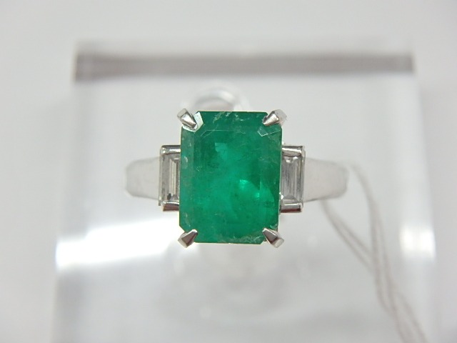 Pt900 エメラルド リング