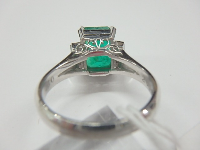 Pt900 エメラルド リング
