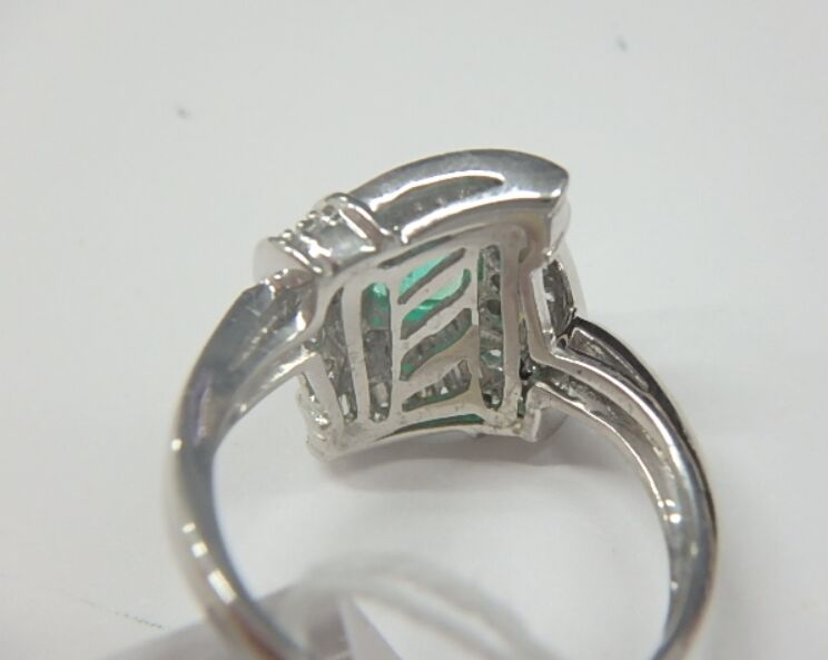 pt900 エメラルドリング 8.1g 0.69ct 0.50ct