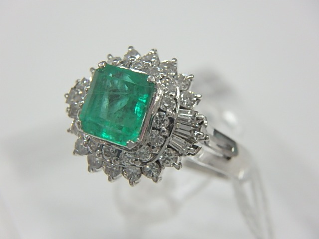 Pt900 5.9g エメラルド0.71ct メレダイヤ0.47ct