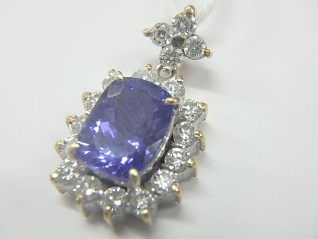 k18wg タンザ 2.8g 1.61ct 0.56ct