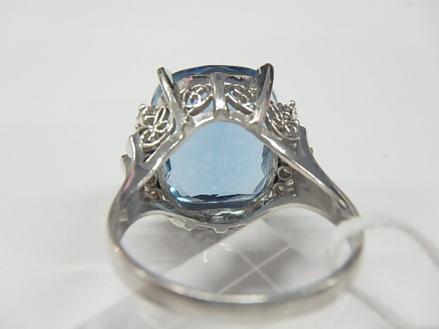 pt900 ブルトパーズ 10.5g 14.27ct 0.17ct